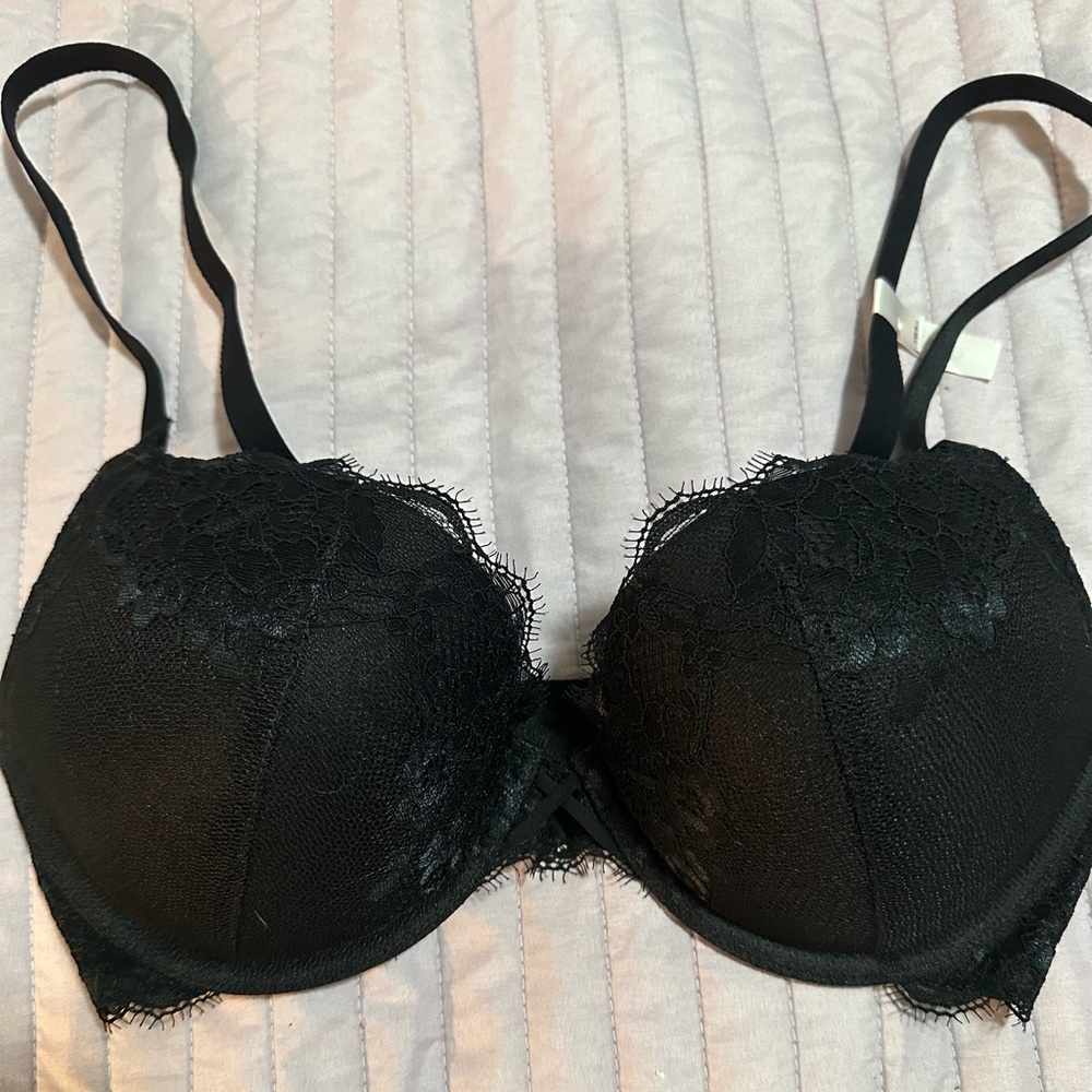 Black Lace Plunge Push-up Bra